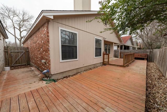 416 Village LN, Buda, TX 78610