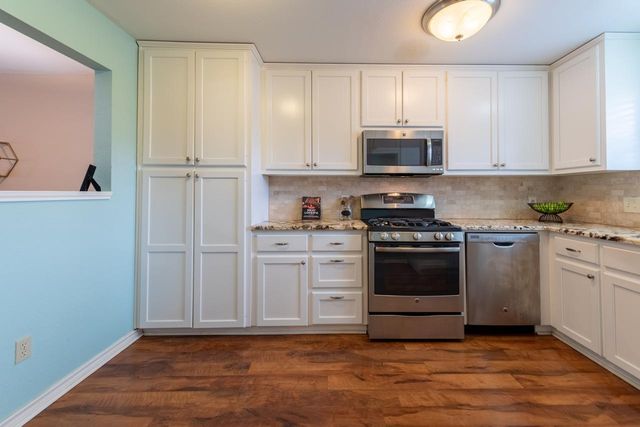 416 Village LN, Buda, TX 78610