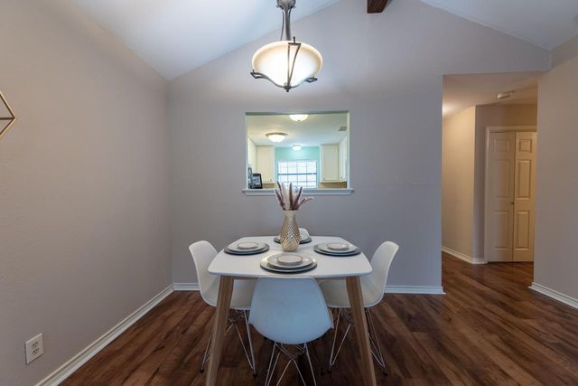 416 Village LN, Buda, TX 78610