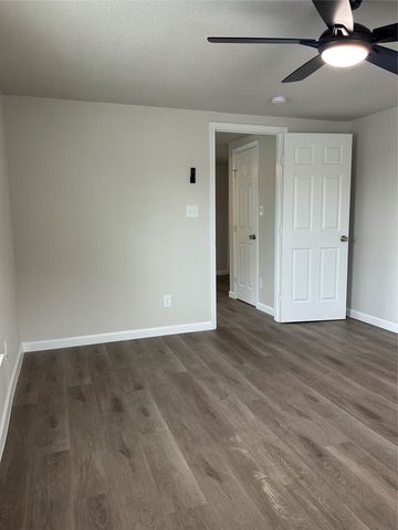 407 N Justin Avenue B, Dallas, TX 75211