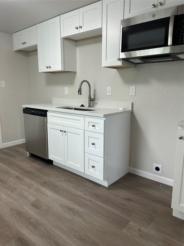 407 N Justin Avenue B, Dallas, TX 75211