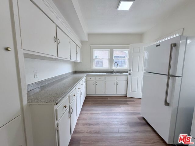860 W 56th Street, Los Angeles, CA 90037
