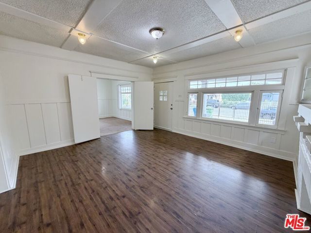 860 W 56th Street, Los Angeles, CA 90037