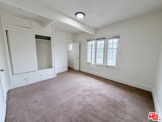 860 W 56th Street, Los Angeles, CA 90037