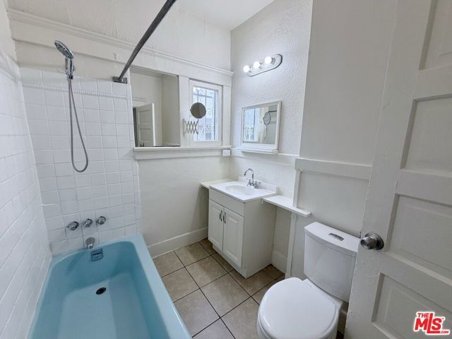 860 W 56th Street, Los Angeles, CA 90037