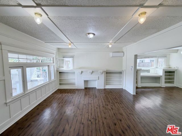860 W 56th Street, Los Angeles, CA 90037