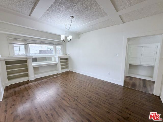 860 W 56th Street, Los Angeles, CA 90037