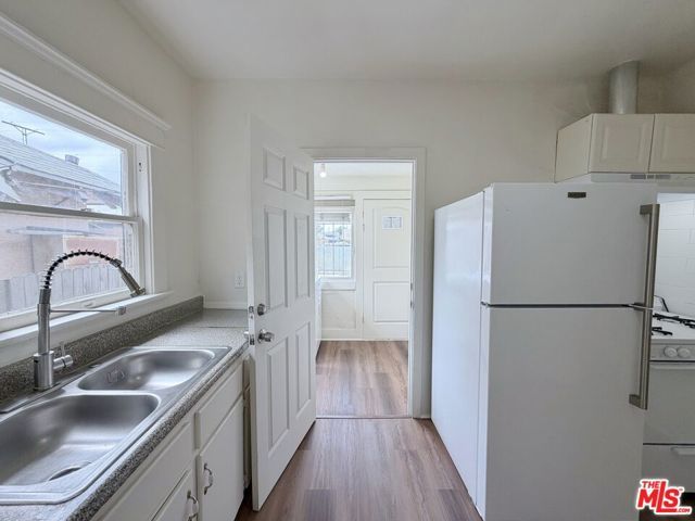 860 W 56th Street, Los Angeles, CA 90037