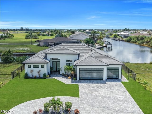 3224 Yucatan PKWY, Cape Coral, FL 33993