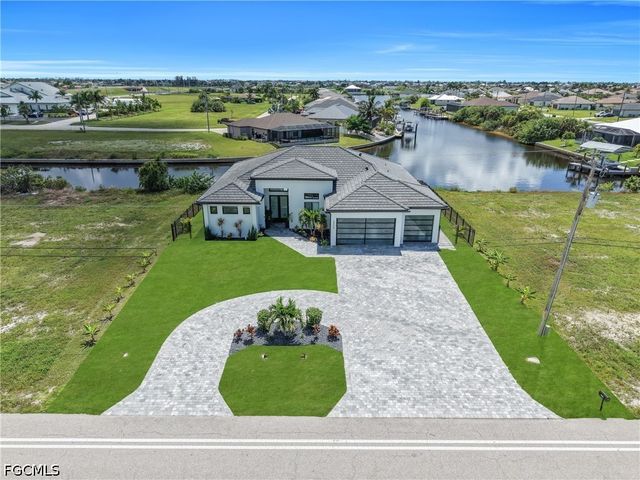 3224 Yucatan PKWY, Cape Coral, FL 33993