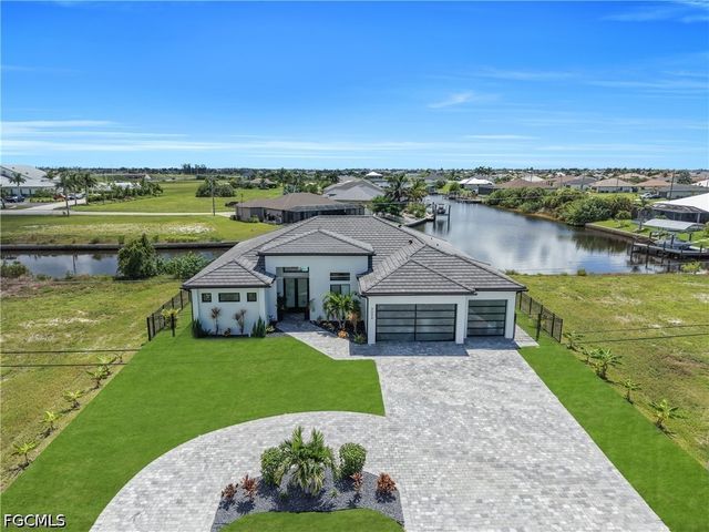 3224 Yucatan PKWY, Cape Coral, FL 33993