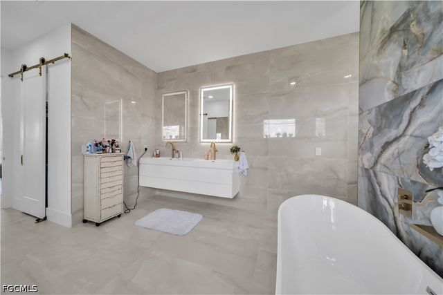 3224 Yucatan PKWY, Cape Coral, FL 33993