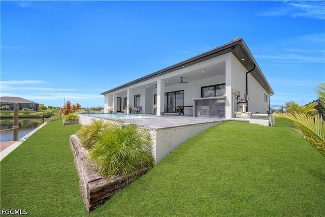 3224 Yucatan PKWY, Cape Coral, FL 33993
