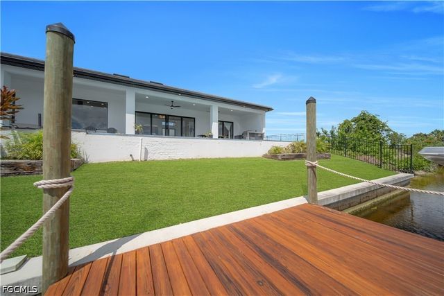 3224 Yucatan PKWY, Cape Coral, FL 33993