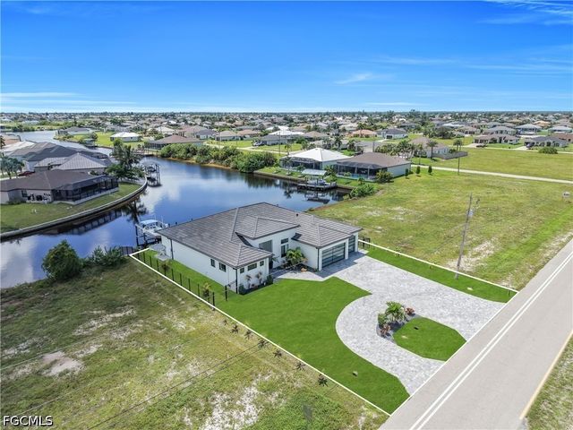 3224 Yucatan PKWY, Cape Coral, FL 33993
