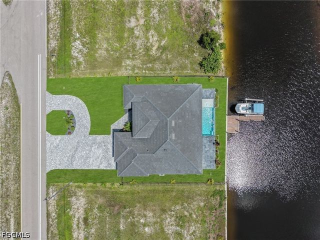 3224 Yucatan PKWY, Cape Coral, FL 33993