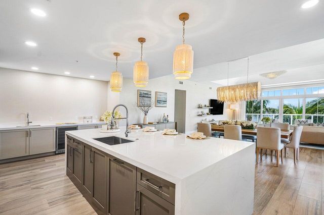 184 Lake Drive 3101, Palm Beach Shores, FL 33404
