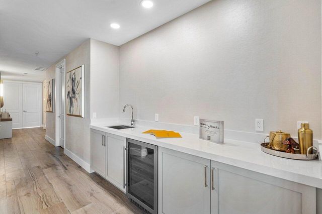 184 Lake Drive 3101, Palm Beach Shores, FL 33404