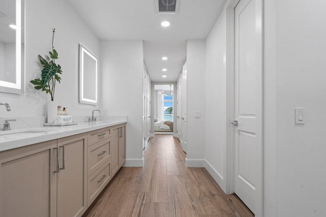 184 Lake Drive 3101, Palm Beach Shores, FL 33404