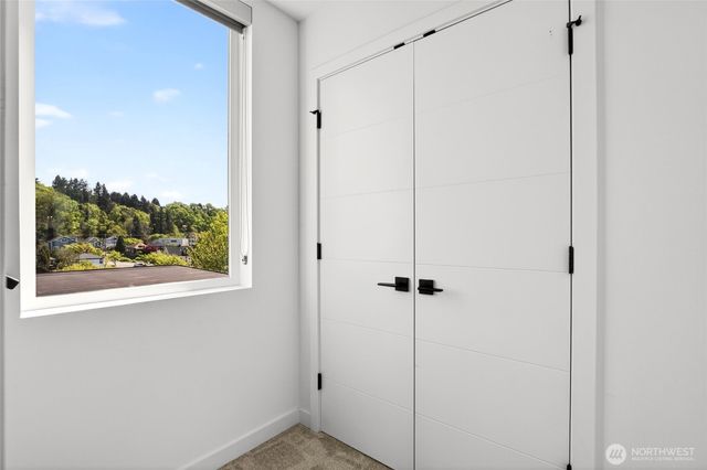 5560 15th Avenue S, Seattle, WA 98108