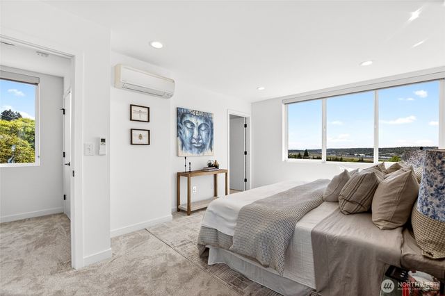 5560 15th Avenue S, Seattle, WA 98108