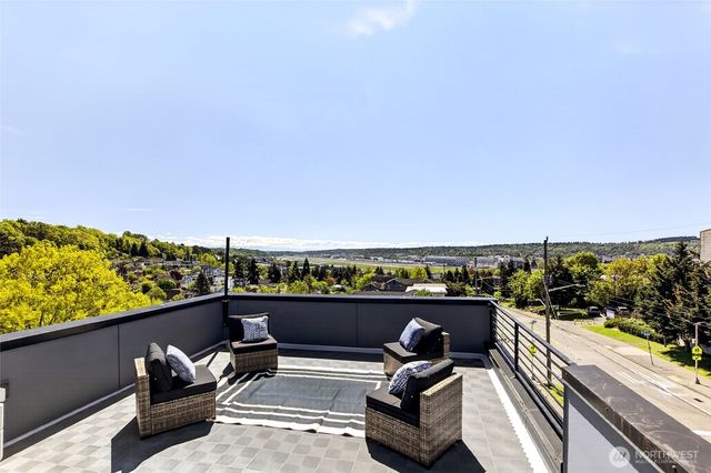 5560 15th Avenue S, Seattle, WA 98108