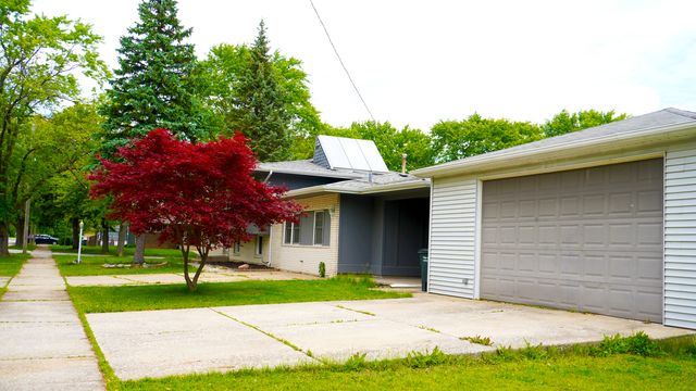 19135 Oakwood Avenue, Lansing, IL 60438