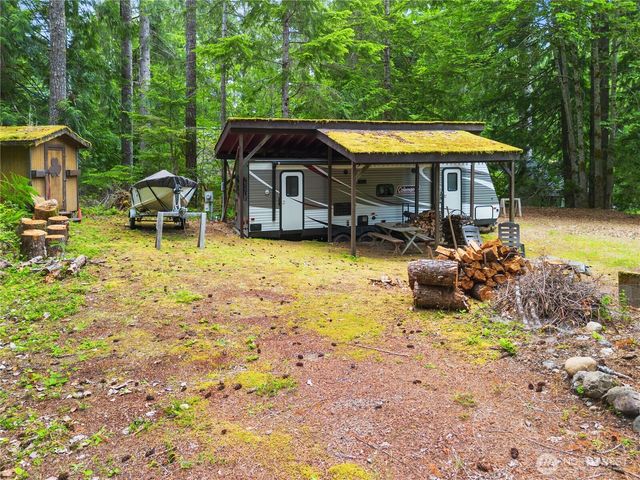 11 N Kitsap Place N, Hoodsport, WA 98548