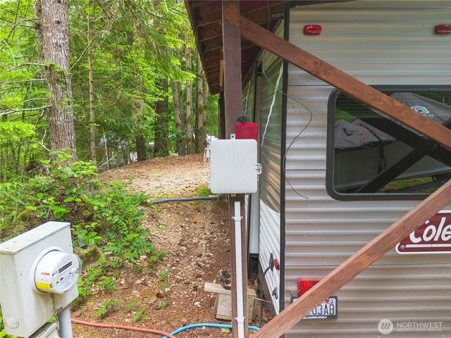 11 N Kitsap Place N, Hoodsport, WA 98548