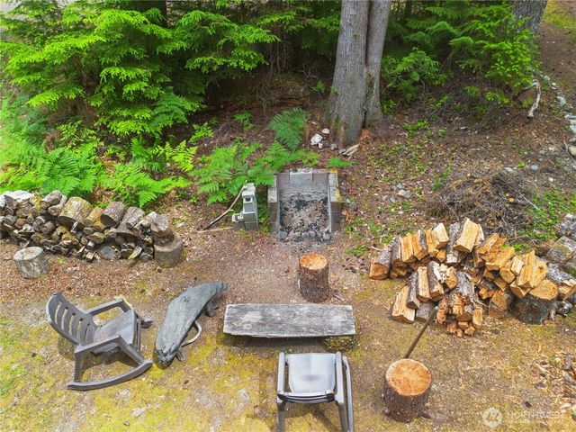 11 N Kitsap Place N, Hoodsport, WA 98548