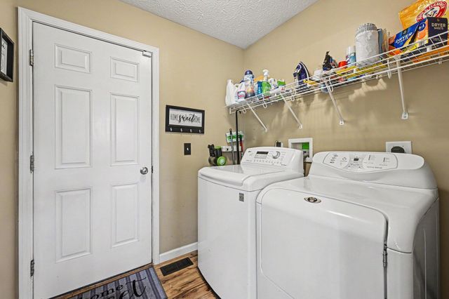 1159 Pond View Drive 1159 Pond View Drive, Troy, OH 45373