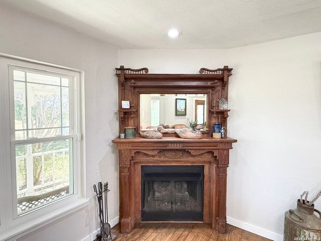 901 ZIG ZAG AVE, Devine, TX 78016