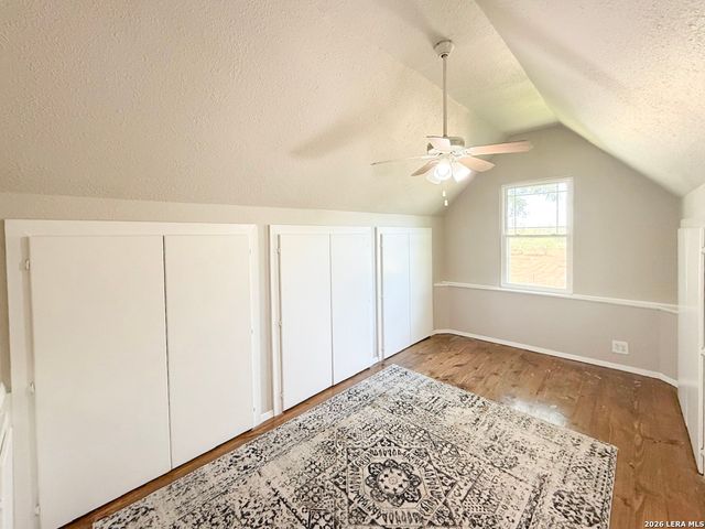 901 ZIG ZAG AVE, Devine, TX 78016