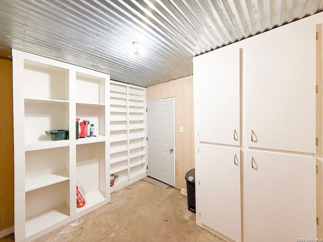 901 ZIG ZAG AVE, Devine, TX 78016