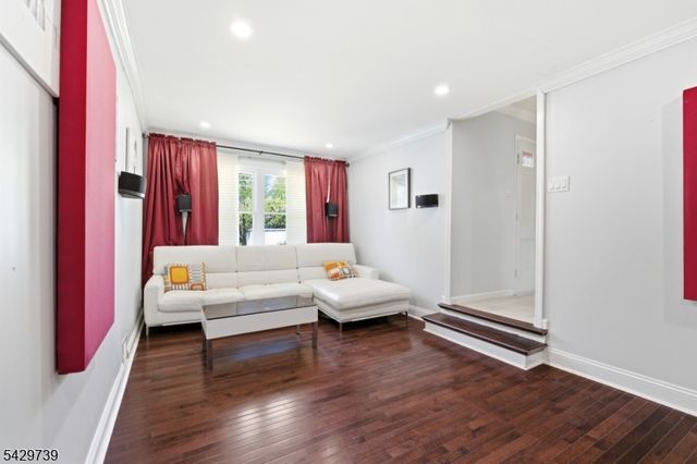 1622 Taylor Dr, North Brunswick Twp., NJ 08902