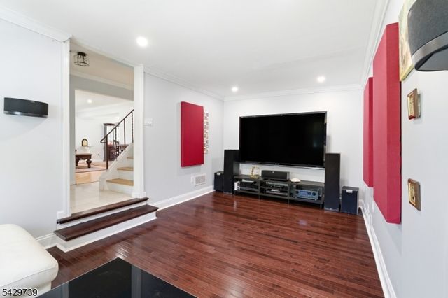 1622 Taylor Dr, North Brunswick Twp., NJ 08902