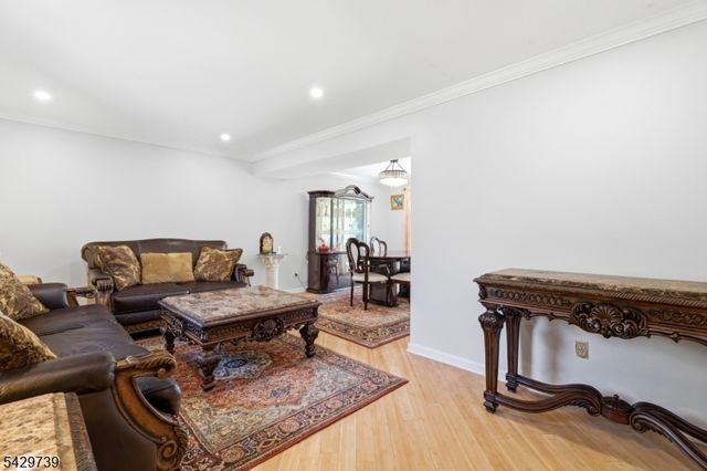 1622 Taylor Dr, North Brunswick Twp., NJ 08902
