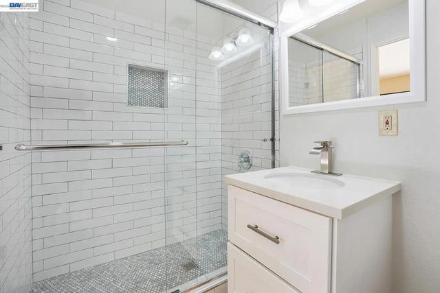 2455 2455 Saint Helena Dr 5, Hayward, CA 94542