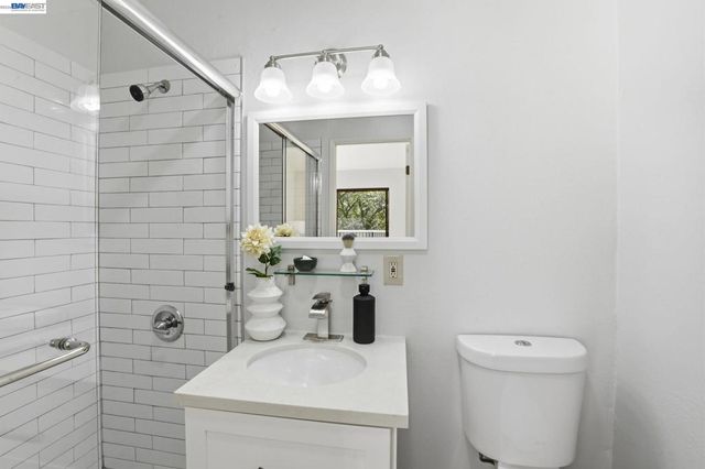 2455 2455 Saint Helena Dr 5, Hayward, CA 94542