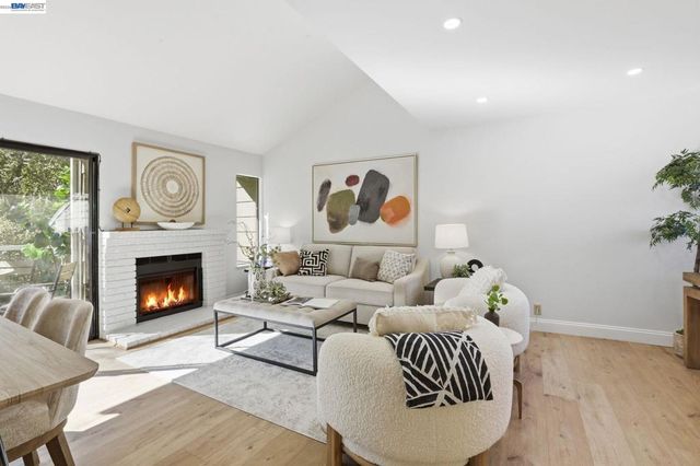 2455 2455 Saint Helena Dr 5, Hayward, CA 94542