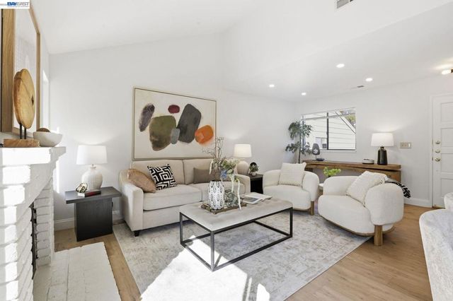 2455 2455 Saint Helena Dr 5, Hayward, CA 94542