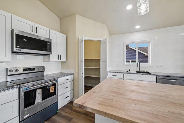 997 Bell Circle, Arlington, WI 53911