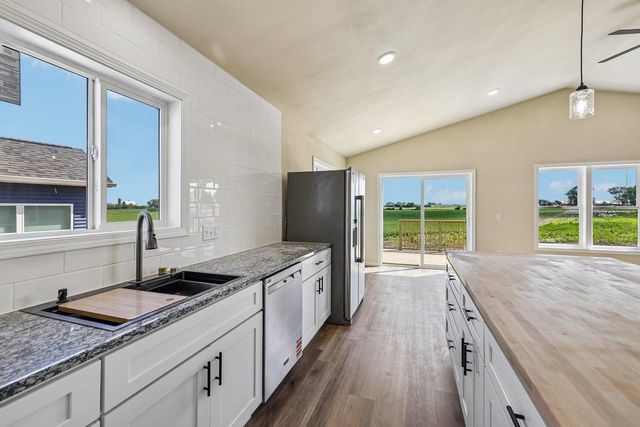 997 Bell Circle, Arlington, WI 53911
