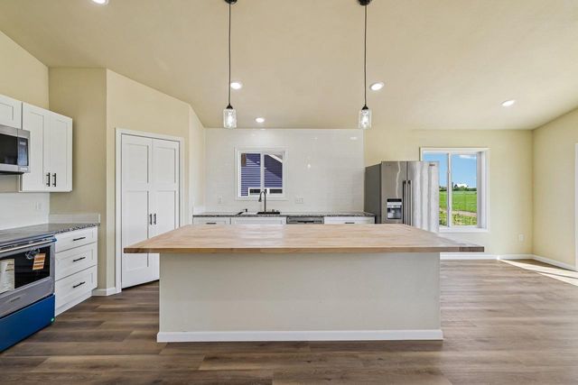 997 Bell Circle, Arlington, WI 53911