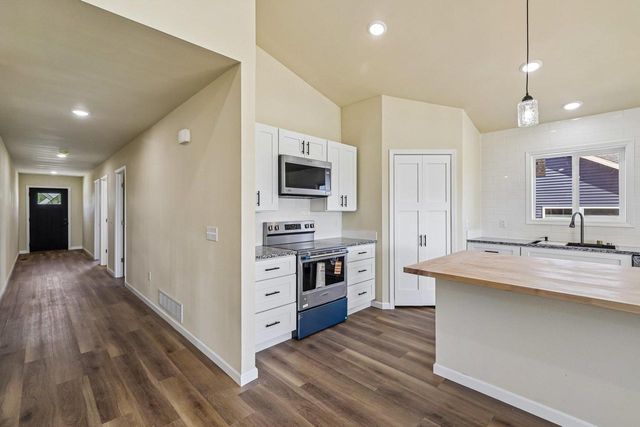 997 Bell Circle, Arlington, WI 53911