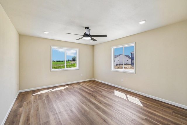 997 Bell Circle, Arlington, WI 53911