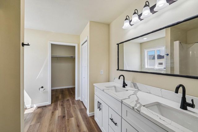 997 Bell Circle, Arlington, WI 53911