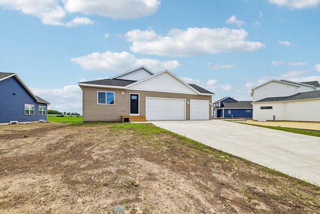 997 Bell Circle, Arlington, WI 53911
