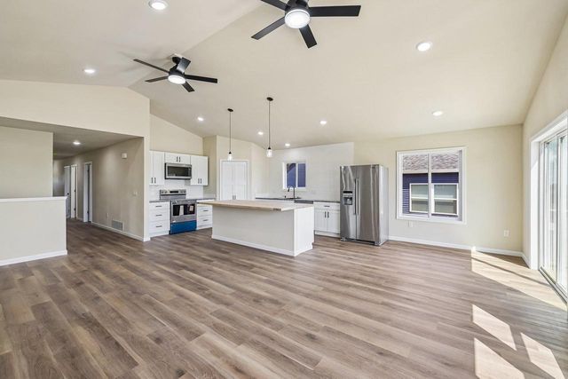997 Bell Circle, Arlington, WI 53911