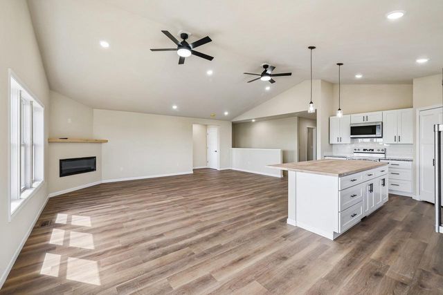 997 Bell Circle, Arlington, WI 53911